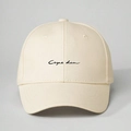 Beige katoenen baseballpet met zwarte Carpe Diem-letters en een verstelbare riem - Beige