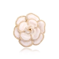 Elegante spilla a camelia bianca con bordo di perle e base in metallo dorato da donna - Bianco crema con bordo perlato Camelia