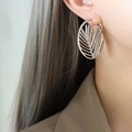 Pendientes de hoja hueca para mujer hechos de acero de titanio chapado en 18k plateado - Color Acero