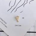Vista dettagliata di un ciondolo a cuore con perle dorate, dimensioni 19x11mm per gioielli - 8# Cuore Pavé di Perle