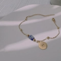 Dettaglio del bracciale occhio del male placcato oro 18 carati con pietra blu naturale - Occhio