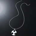 Hip-Hop Edelstahl Fußball Anhänger Halskette in Schwarz und Weiß für Herren Mode - 70cm Box Kette / Silber