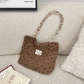 Détail d'un sac cabas en velours côtelé marron avec imprimé cœur et anse perles - Marron