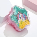 Dettaglio della spazzola a forma di stella con glitter mobili e stampa unicorno a colori - Base Verde Pony