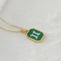 Collier en acier doré avec pendentif malachite verte et chiffre romain II serti - Gémeaux