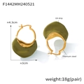 Wellenförmige goldene Titanstahlohrringe mit olivgrünem Öl-Tropfen-Finish - Gold Grün
