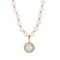 Collier de perles françaises avec pendentif rond doré et halo de cristaux étincelants - Pendentif Rond Perle et Strass (KN18324-Z) / Doré