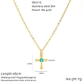 Collana in acciaio al titanio dorato con girasole e pietra turchese su sfondo bianco - Ciondolo Croce d'Oro (SN251G)