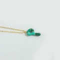 Gold chain necklace featuring a green marbled enamel balloon pendant with a refined finish - Letter P