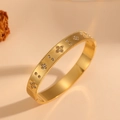 Eleganter 18k vergoldeter Edelstahl Armreif mit Blumenmuster und weißen Kristallen für Damen - Blumen Strass Stil (I118)