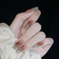 Elegante lange Sarg-Nägel zum Aufdrücken mit braunem Farbverlauf und glänzendem Finish - Minzwolke (R801)