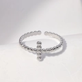 Elegante anillo abierto de acero de titanio plateado con dije de cruz y diseño de perlas - Talla 7 (Ajustable) / Color Acero