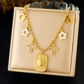 Collana vintage placcata in oro con ciondoli sole, luna, stelle e croce in esposizione - Collana di Perline con Ciondoli Sole Luna Stella Croce (N3643)