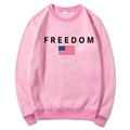 Sweat à capuche rose unisexe avec texte Freedom noir et imprimé drapeau américain - S / Rose