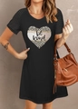 Nahaufnahme von schwarzem V-Ausschnitt Kleid mit Netzhüllen und Leoparden-Herz-Print - S / Schwarz