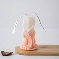 Pink gradient Roman column scented candle with relief texture and ribbon decoration - Wave 4 (Pink)