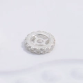 Vista macro di un distanziatore in argento S925 con zirconi bianchi incastonati - Fila Singola Piccolo 6mm / Argento