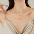 Collana a strati dorata con lettere AMORE, pendenti a croce e lucchetto per le donne - Ciondolo Lucchetto a Croce con Lettera Amore (OYSN031GL) / Oro