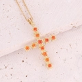 Collana con croce placcata oro 18 carati e zirconi arancioni su base di pietra - Arancione