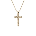 Elegante collana con ciondolo a croce cuore dorato e pietre di zircone su bianco - Croce di Cuore / Oro