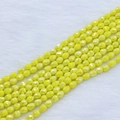 Dettaglio macro di perline sfaccettate a fragola gialle per creazione gioielli DIY - 4*5mm (circa 95pz/filo) / Giallo Porcellana AB