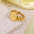 Bague chevalière en acier doré 18K avec motif zodiacal gravé de forme ovale - Balance