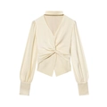 Elegante gebroken witte satijnen blouse met lange mouwen, V-hals en decoratieve knoop in de taille - XS / Melkwit