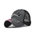 Dettaglio cappello baseball slavato con ricamo NYC e toppa bordeaux in stile vintage - Regolabile / NYS Verde Militare Spliced