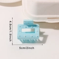 Pinza per capelli quadrata azzurra in PVC con motivo trapuntato e perle, 5 cm - 5cmx4,8cm / Blu Trapuntato Perla