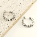 Pendientes de aro trenzados de acero de titanio plateado con acabado de acero 18K - Color Acero