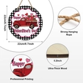 Dettaglio dello spessore del legno e texture scozzese del cartello per San Valentino - Stile B-Camioncino Plaid Rosso Nero