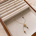 Elegante collana a catena dorata con ciondolo a forma di zucca e perle di occhio di tigre - Collana con ciondolo a forma di hulu dorata in occhio di tigre - circonferenza circa 44 cm