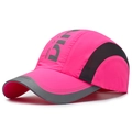 Berretto sportivo rosa ad asciugatura rapida con rete nera e stampa grafica DIN - Regolabile / Rosa Rosso