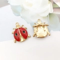 Ciondolo a coccinella dorato con smalto rosso e nero per creazione di gioielli fai da te - Coccinella Rotonda 20x23mm