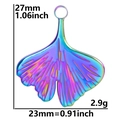 Dettaglio del ciondolo a foglia di ginkgo iridescente con dimensioni di 27mm per 23mm - Cangiante --- Ciondolo Solo (Senza Catena)