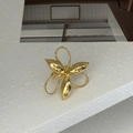 Anillo floral dorado exagerado con pétalos 3D y acabado metálico liso y brillante - Anillo / Anillo de flor grande hueca dorada