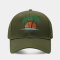 Gros plan détaillé sur la broderie de palmier tropical sur cette casquette vert olive - Réglable / Vert Militaire