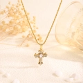 Collier élégant en chaîne torsadée dorée avec pendentif croix serti de zircons - Style 2-Croix Ornée Pierre Principale