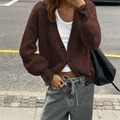 Gilet boutonné femme marron foncé avec col en V et détails de boutons dans un style urbain - S / Hauts / Marron