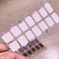 Nahaufnahme von Weihnachts-Nagelstickern mit Weihnachtsmann und Rentier auf 14 Folien - Rot Weiß Grün Lebkuchenmann Stil (SDA-019)