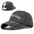 Vue détaillée de la casquette baseball vieillie avec broderie Vintage et trou pour queue de cheval - Noir