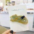 Cute acetate cat hair clip with golden glitter and green sand texture for women - Amber Starry