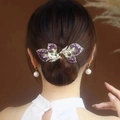 Pince à cheveux papillon violette élégante avec cristaux de zircon sur modèle - Feuille d'Améthyste