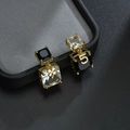 Orecchini asimmetrici in zircone dorato con cristalli quadrati e dettaglio numero 5 - Stile Quadrato Bianco e Nero Asimmetrico (LY-0331) / 14k