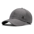 Berretto da baseball invernale grigio scuro da uomo con trama in maglia e lettera R - Regolabile / Grigio chiaro