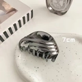Gunmetal liquid metal butterfly hair claw clip in 7cm size for half-up hairstyles - Overlapping Streamline / 7cm / Black