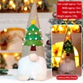 Lichtgevende kerstkabouter met jute muts en vilten boom voor tafeldecoratie - Verlicht - Jute Kerstboom (D-402-A)