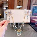 Fermagli per capelli a farfalla blu e viola con lunghe nappe di perle e ciondoli dorati - 448-10 Clip per tenda di perle frontale a farfalla blu