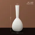 Minimalistische weiße Keramikvase mit Rillenstruktur für Wohndekor, Höhe 30 cm - Matte Gerippte Vase HP-1509