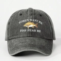 Dunkelgraue gewaschene Baseballkappe mit Stickerei und Fish Fear Me Spruch - Einheitsgröße / Schwarz